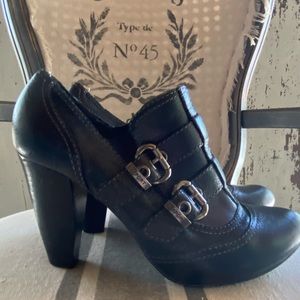 Leather High Hell Shoes with Buckles